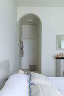 Blue Dolphins Apartments & Suites