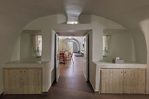 Blue Dolphins Apartments & Suites