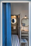 Blue Dolphins Apartments & Suites