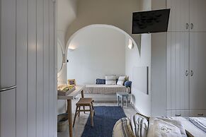 Blue Dolphins Apartments & Suites