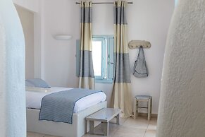 Blue Dolphins Apartments & Suites