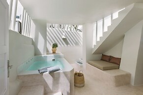 Blue Dolphins Apartments & Suites