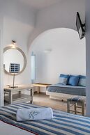 Blue Dolphins Apartments & Suites