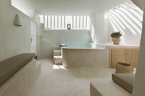 Blue Dolphins Apartments & Suites