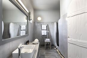 Blue Dolphins Apartments & Suites