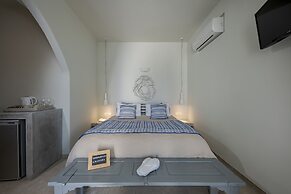 Blue Dolphins Apartments & Suites