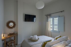 Blue Dolphins Apartments & Suites