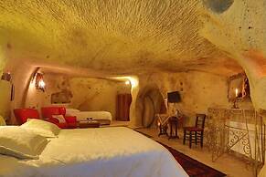 Jerveni Cave Hotel