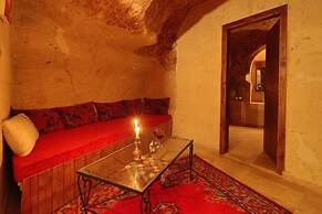 Jerveni Cave Hotel