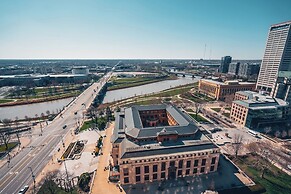 Hotel LeVeque, Autograph Collection