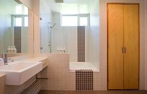 Holiday Niseko Shinsetsu Apartments