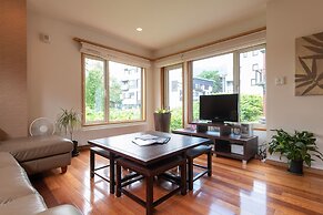 Holiday Niseko Shinsetsu Apartments