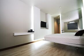 The L Hotel Entertainment