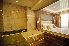 Ilkbal Deluxe Hotel & Spa