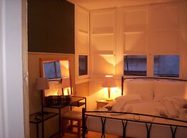 The New Yorkers Hotel