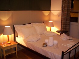 The New Yorkers Hotel