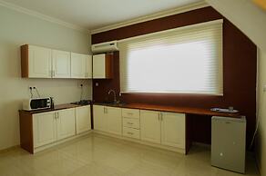 Crystal Rose Ambassador Hotel