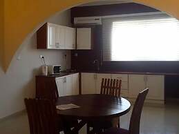 Crystal Rose Ambassador Hotel