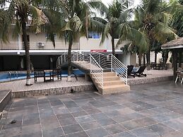 Crystal Rose Ambassador Hotel