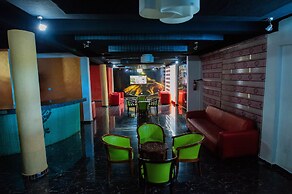 Crystal Rose Ambassador Hotel