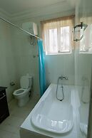 Crystal Rose Ambassador Hotel