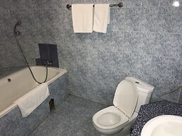 Crystal Rose Ambassador Hotel