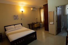 Crystal Rose Ambassador Hotel