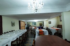 Crystal Rose Ambassador Hotel