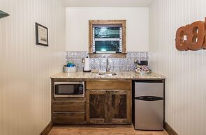 Vineyard Trail Cottages - Adults Only