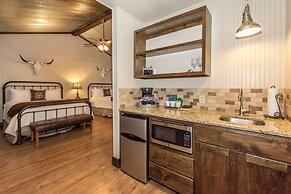 Vineyard Trail Cottages - Adults Only