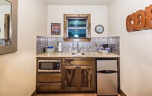 Vineyard Trail Cottages - Adults Only