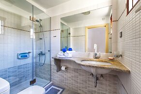 Giorgi's Blue Apartments