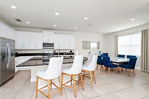 Encore Resort and Water Park At Reunion by Rentyl