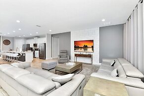 Encore Resort and Water Park At Reunion by Rentyl