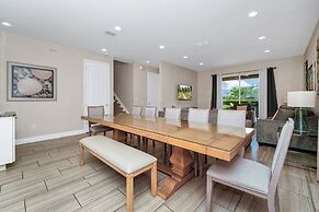 Encore Resort and Water Park At Reunion by Rentyl