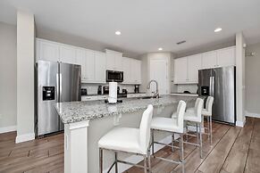 Encore Resort and Water Park At Reunion by Rentyl