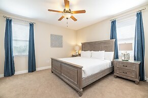 Encore Resort and Water Park At Reunion by Rentyl