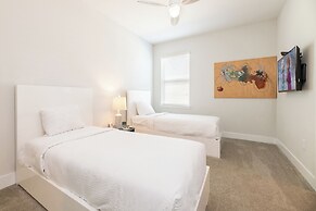 Encore Resort and Water Park At Reunion by Rentyl