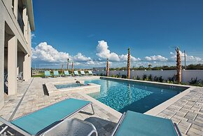 Encore Resort and Water Park At Reunion by Rentyl