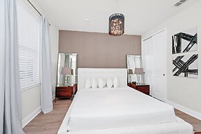 Encore Resort and Water Park At Reunion by Rentyl