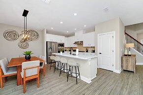 Encore Resort and Water Park At Reunion by Rentyl