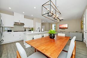 Encore Resort and Water Park At Reunion by Rentyl