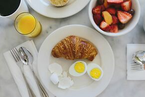 AC Hotel by Marriott Boston Cambridge