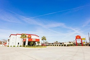 Econo Lodge Inn & Suites