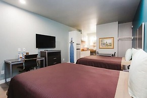 Econo Lodge Inn & Suites