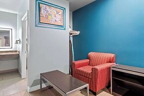 Econo Lodge Inn & Suites
