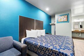 Econo Lodge Inn & Suites
