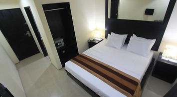 Kuta Airport Insta Hotel