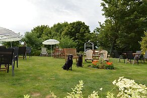 Orchard Lodge & Wolds Restaurant