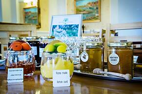 Orchard Lodge & Wolds Restaurant